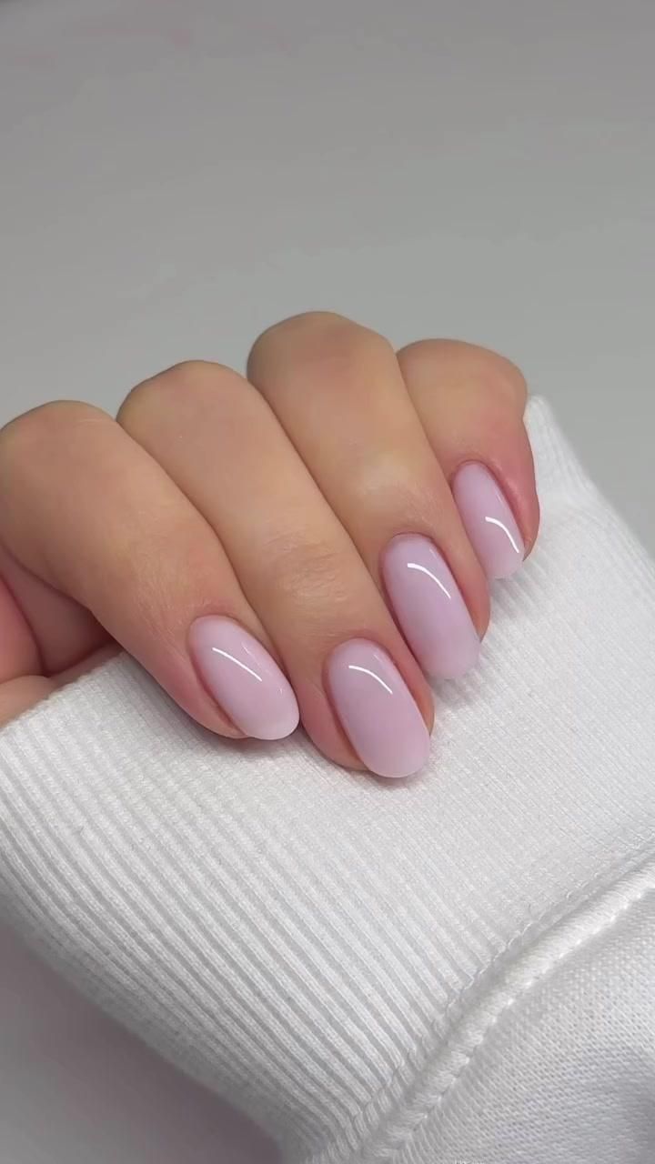 gel-or-acrylic-better-weak-nails-1-min