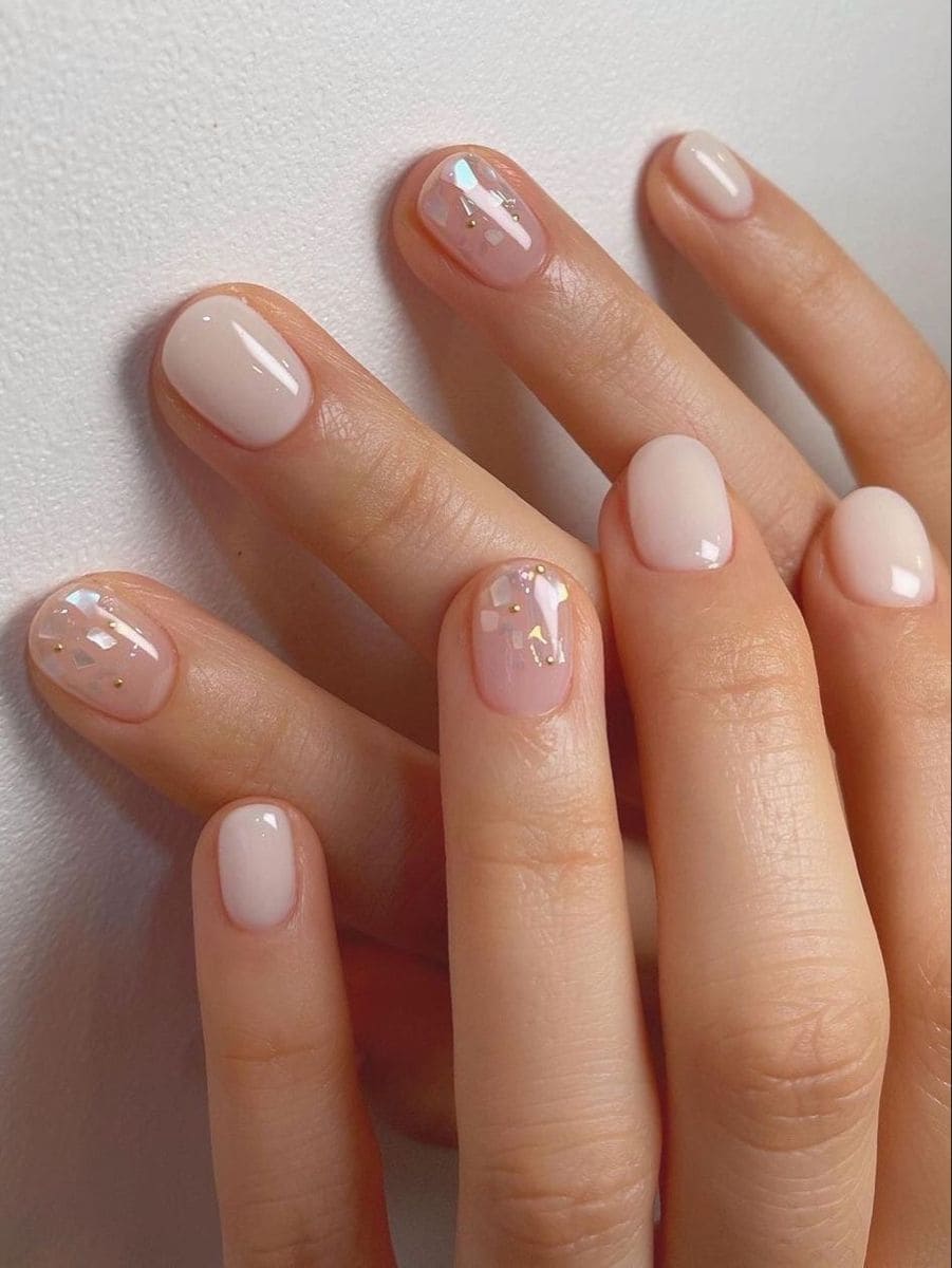 light-nail-colour-for-short-nails-1 (1)