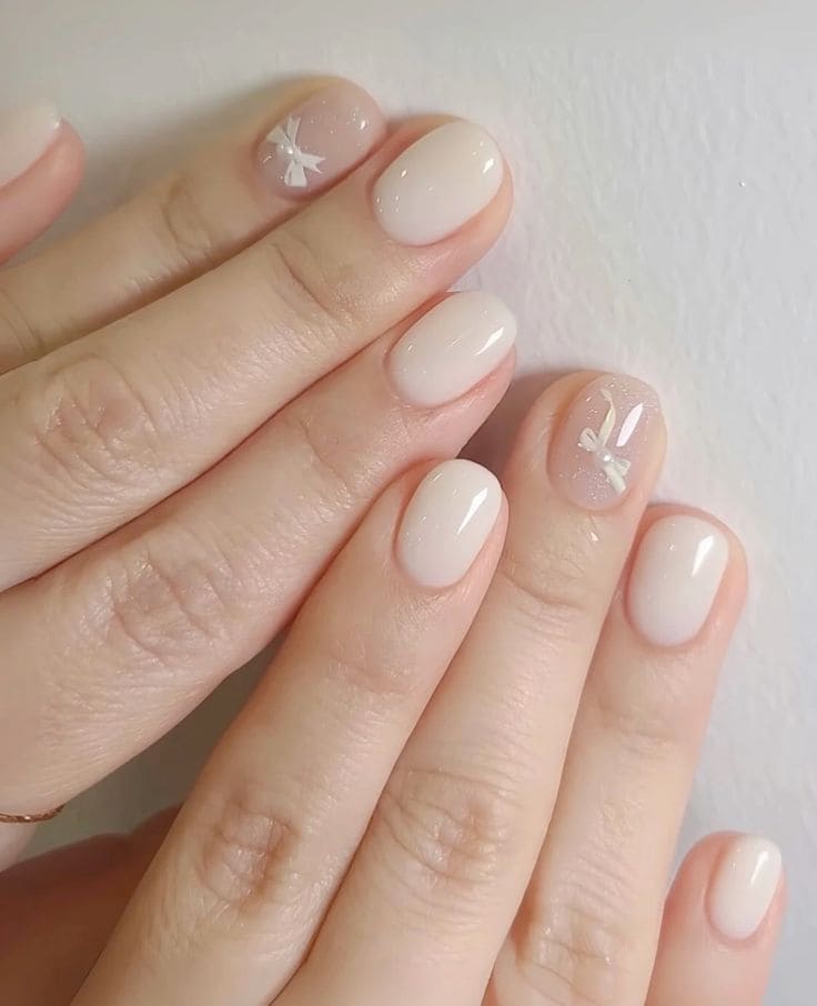 light-nail-colour-for-short-nails (1)