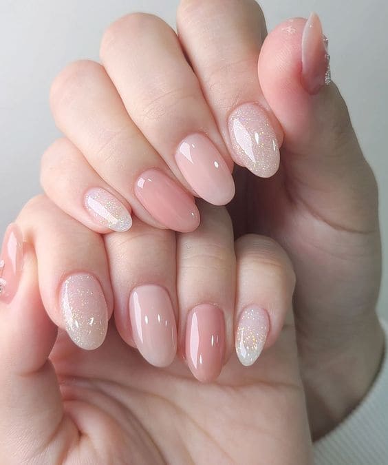 light-nail-colour-for-short-nails-3 (1)