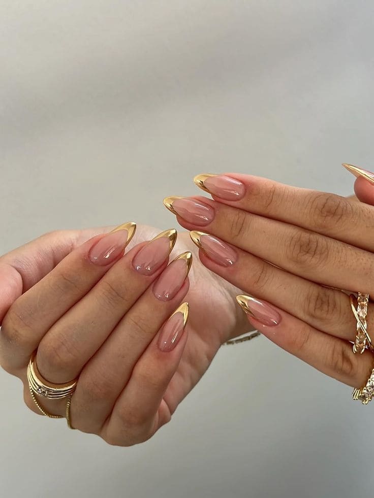 nail-shapes-that-make-hands-look-longer (1)