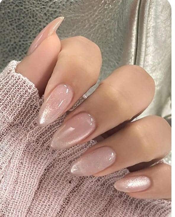 nail-shapes-that-make-hands-look-longer-2 (1)