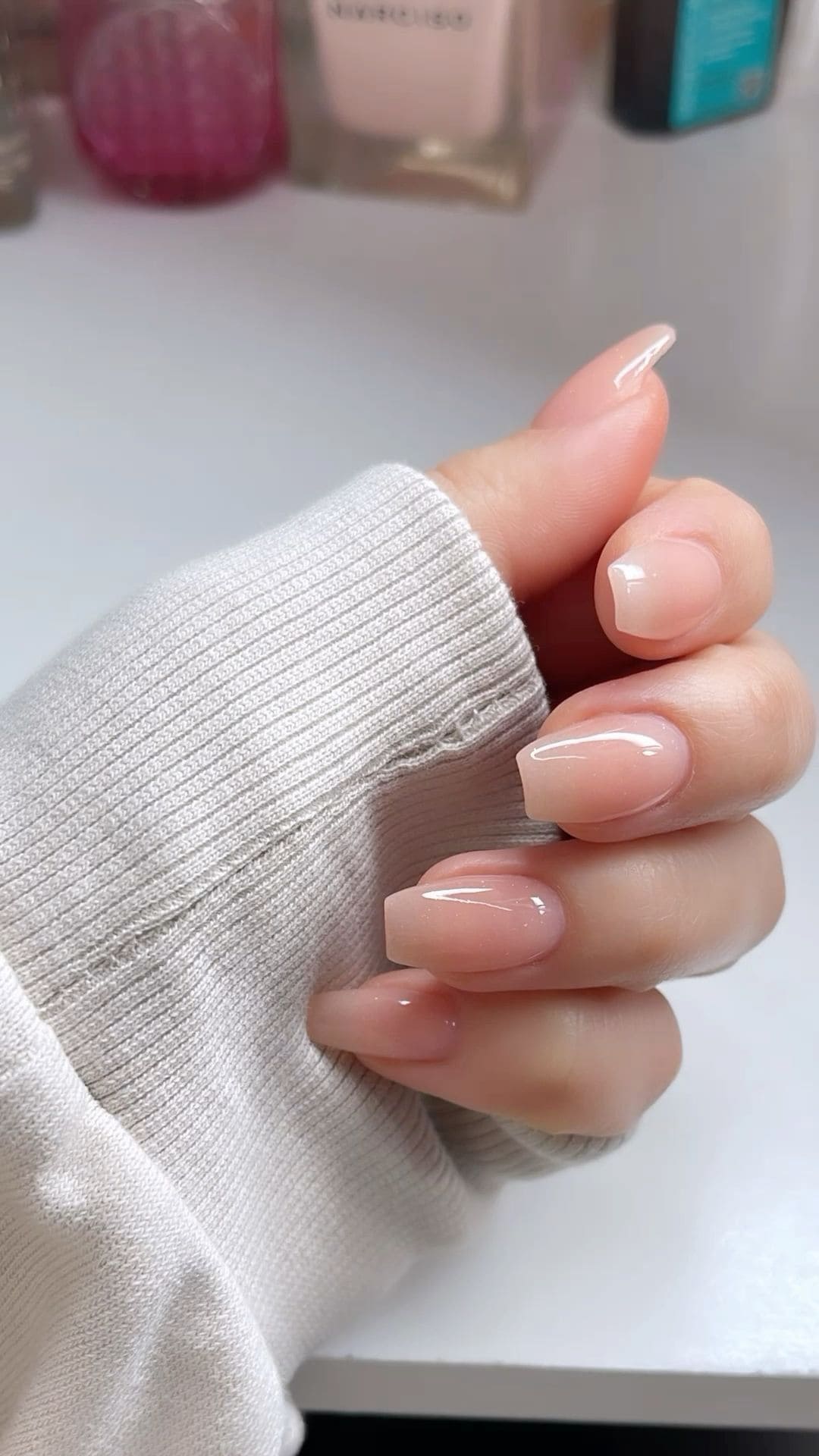 nail-shapes-that-make-hands-look-longer-4 (1)